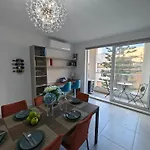The Exchange - Designer In With Side Sea View, 300 Metres Away From *