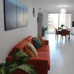 アパート The Exchange - Designer In With Side Sea View, 300 Metres Away From