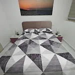 アパート The Exchange - Designer In With Side Sea View, 300 Metres Away From