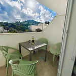 The Exchange - Designer In With Side Sea View, 300 Metres Away From