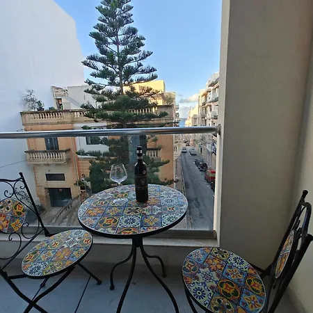 The Exchange - Designer In With Side Sea View, 300 Metres Away From St. Paul's Bay