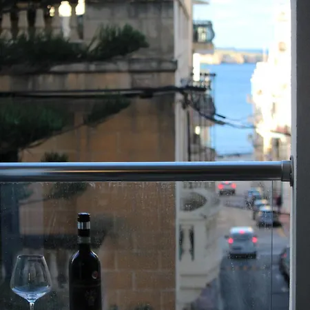 The Exchange - Designer In With Side Sea View, 300 Metres Away From Appartement *