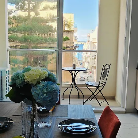 The Exchange - Designer In With Side Sea View, 300 Metres Away From St. Paul's Bay