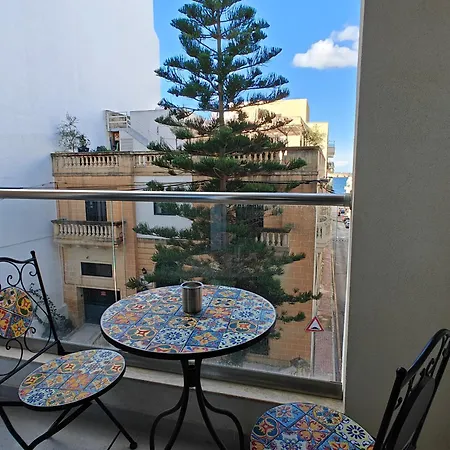 The Exchange - Designer In With Side Sea View, 300 Metres Away From St. Paul's Bay