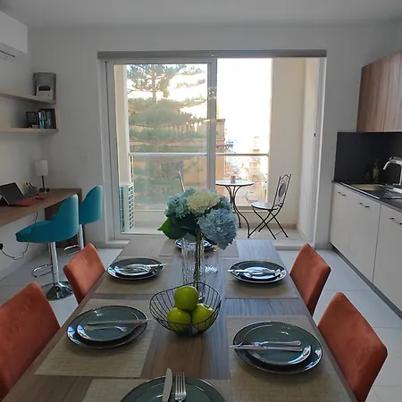 The Exchange - Designer In With Side Sea View, 300 Metres Away From *