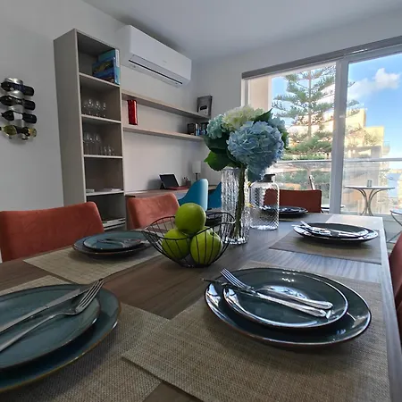 The Exchange - Designer In With Side Sea View, 300 Metres Away From Apartment