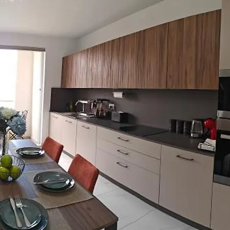 The Exchange - Designer In With Side Sea View, 300 Metres Away From Appartement St. Paul's Bay