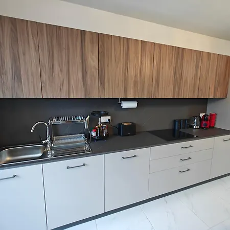 Appartement The Exchange - Designer In With Side Sea View, 300 Metres Away From St. Paul's Bay