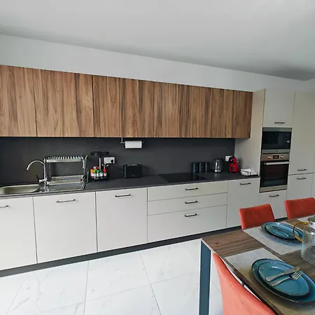 Appartement The Exchange - Designer In With Side Sea View, 300 Metres Away From St. Paul's Bay