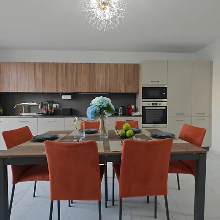 Appartement The Exchange - Designer In With Side Sea View, 300 Metres Away From