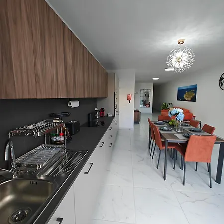 The Exchange - Designer In With Side Sea View, 300 Metres Away From * St. Paul's Bay