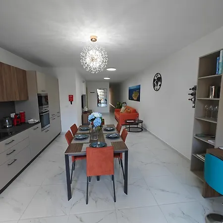 Appartement The Exchange - Designer In With Side Sea View, 300 Metres Away From St. Paul's Bay