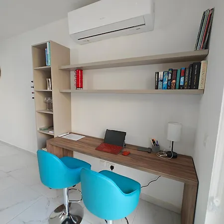 The Exchange - Designer In With Side Sea View, 300 Metres Away From *