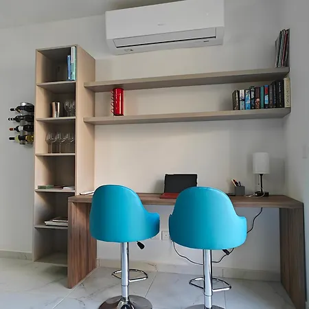 The Exchange - Designer In With Side Sea View, 300 Metres Away From