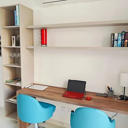 Appartement The Exchange - Designer In With Side Sea View, 300 Metres Away From St. Paul's Bay