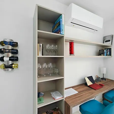 Appartement The Exchange - Designer In With Side Sea View, 300 Metres Away From