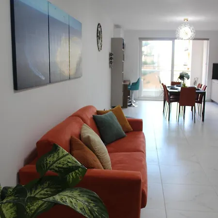 Appartement The Exchange - Designer In With Side Sea View, 300 Metres Away From