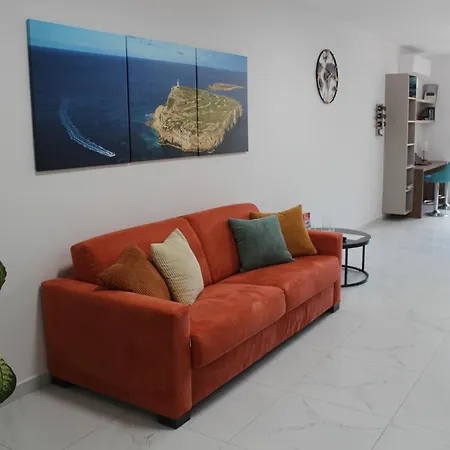 The Exchange - Designer In With Side Sea View, 300 Metres Away From Appartement *