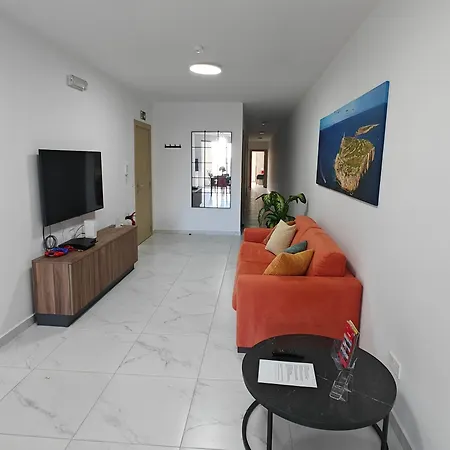 The Exchange - Designer In With Side Sea View, 300 Metres Away From * St. Paul's Bay