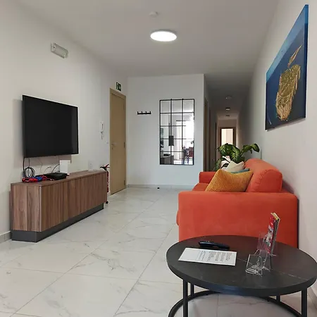 Appartement The Exchange - Designer In With Side Sea View, 300 Metres Away From St. Paul's Bay