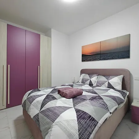 The Exchange - Designer In With Side Sea View, 300 Metres Away From * St. Paul's Bay