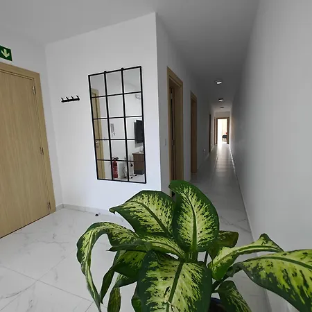 The Exchange - Designer In With Side Sea View, 300 Metres Away From *
