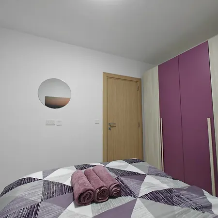 The Exchange - Designer In With Side Sea View, 300 Metres Away From *