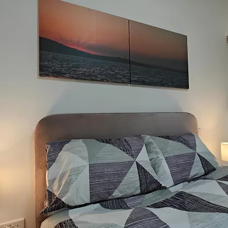 Daire The Exchange - Designer In With Side Sea View, 300 Metres Away From St. Paul's Bay