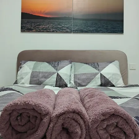 Appartement The Exchange - Designer In With Side Sea View, 300 Metres Away From