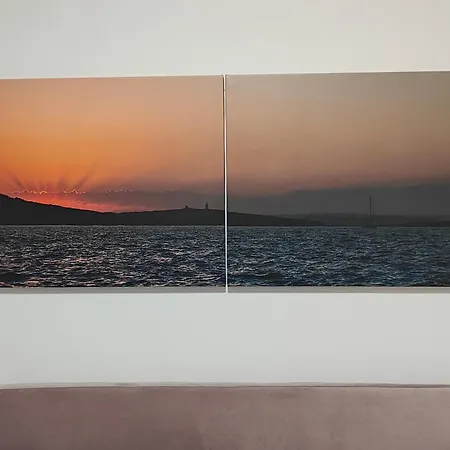 The Exchange - Designer In With Side Sea View, 300 Metres Away From *