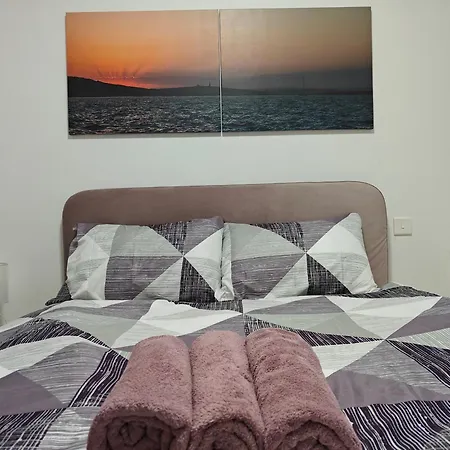 Appartement The Exchange - Designer In With Side Sea View, 300 Metres Away From *