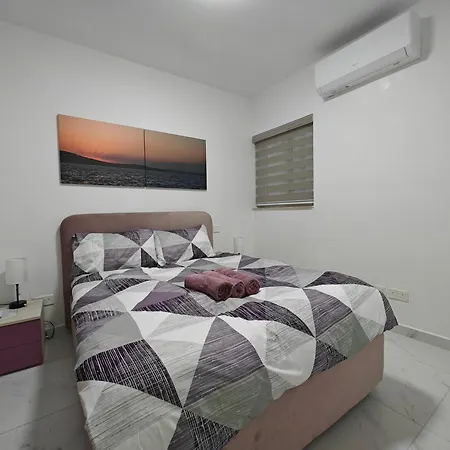 The Exchange - Designer In With Side Sea View, 300 Metres Away From * St. Paul's Bay