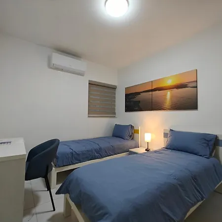 Appartement The Exchange - Designer In With Side Sea View, 300 Metres Away From St. Paul's Bay