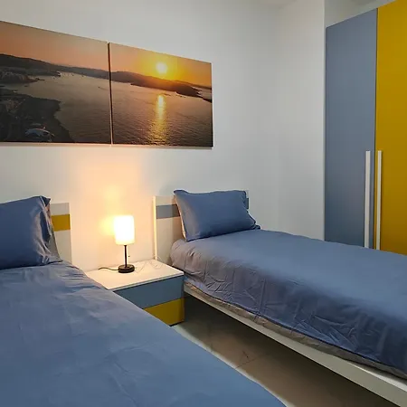 Daire The Exchange - Designer In With Side Sea View, 300 Metres Away From