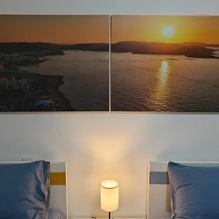 The Exchange - Designer In With Side Sea View, 300 Metres Away From *