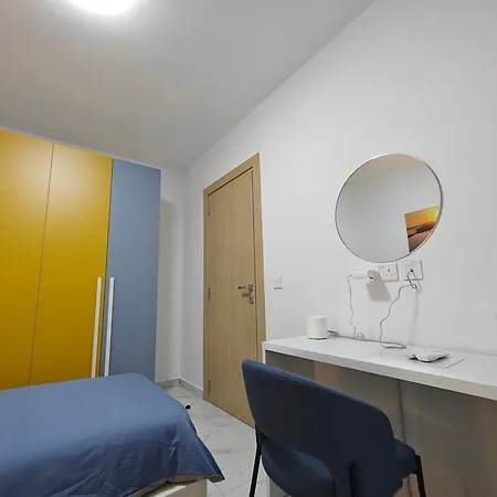 The Exchange - Designer In With Side Sea View, 300 Metres Away From *