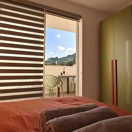 The Exchange - Designer In With Side Sea View, 300 Metres Away From Daire *