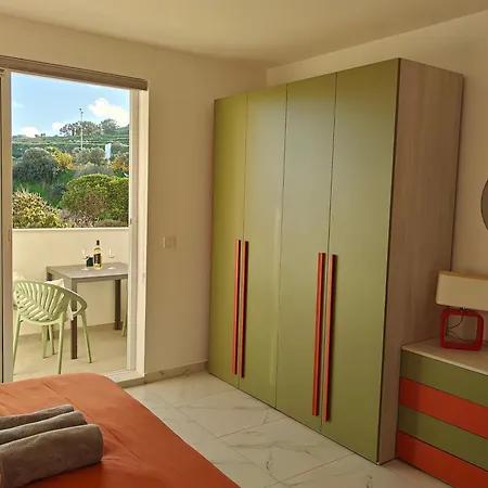 The Exchange - Designer In With Side Sea View, 300 Metres Away From St. Paul's Bay