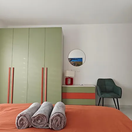 The Exchange - Designer In With Side Sea View, 300 Metres Away From Appartement