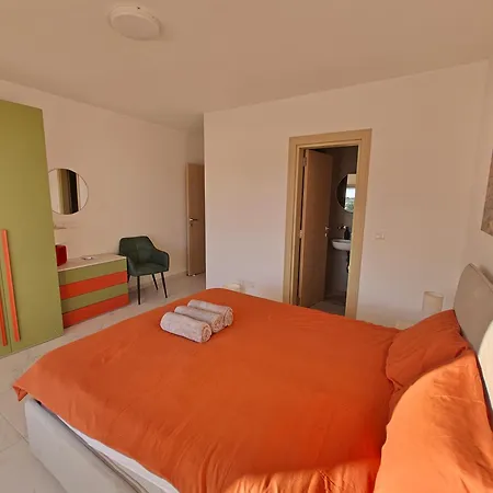 The Exchange - Designer In With Side Sea View, 300 Metres Away From Appartement