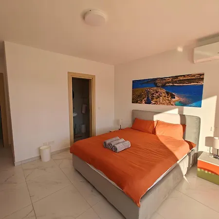 The Exchange - Designer In With Side Sea View, 300 Metres Away From Appartement St. Paul's Bay