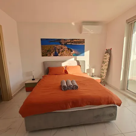 The Exchange - Designer In With Side Sea View, 300 Metres Away From *