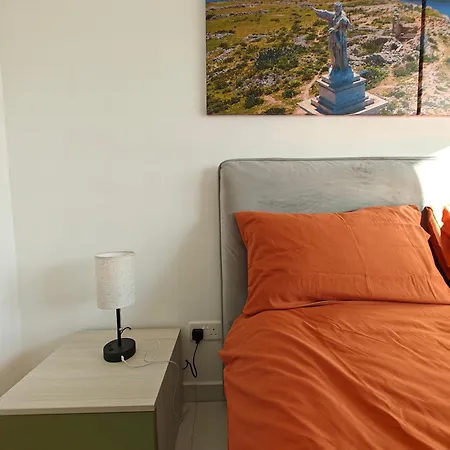 The Exchange - Designer In With Side Sea View, 300 Metres Away From *