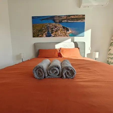 The Exchange - Designer In With Side Sea View, 300 Metres Away From St. Paul's Bay