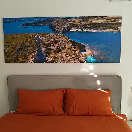 Appartement The Exchange - Designer In With Side Sea View, 300 Metres Away From St. Paul's Bay