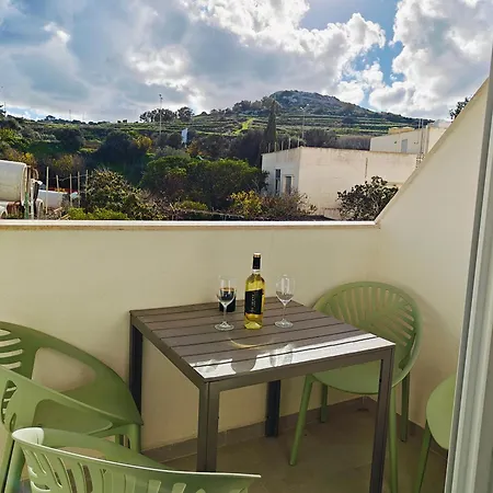 The Exchange - Designer In With Side Sea View, 300 Metres Away From * St. Paul's Bay