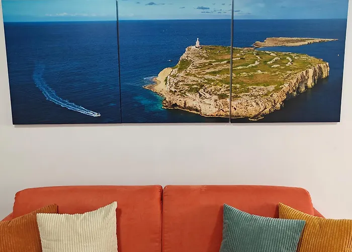 The Exchange - Designer In With Side Sea View, 300 Metres Away From St Paul's Bay