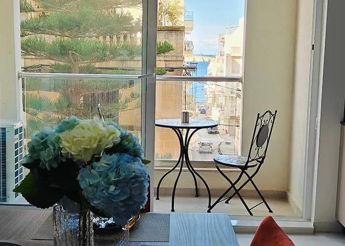 The Exchange - Designer In With Side Sea View, 300 Metres Away From St. Paul's Bay