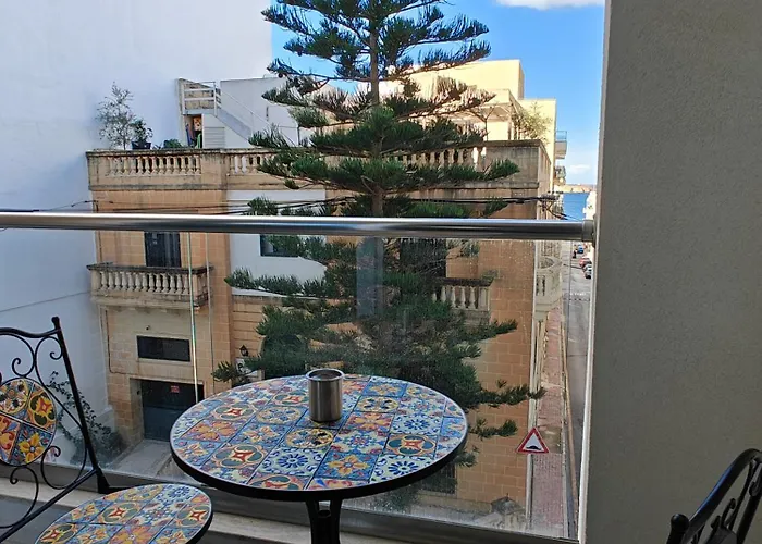 The Exchange - Designer In With Side Sea View, 300 Metres Away From St. Paul's Bay