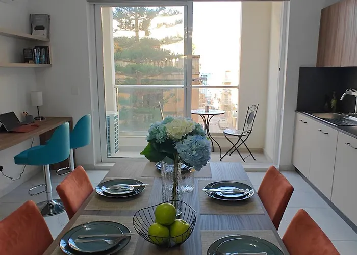 The Exchange - Designer In With Side Sea View, 300 Metres Away From *